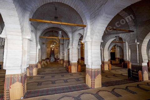 Salle des prières de la Grande mosquée de Sousse dans la medina de Sousse ou la perle du Sahel. 