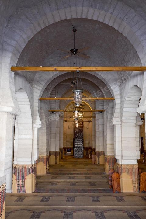Salle des prières de la Grande mosquée de Sousse dans la medina de Sousse ou la perle du Sahel. 