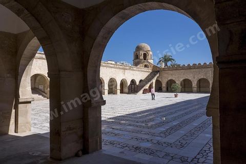 Cour intérieure de la Grande Mosquée de Sousse. Sousse ou la perle du Sahel. 