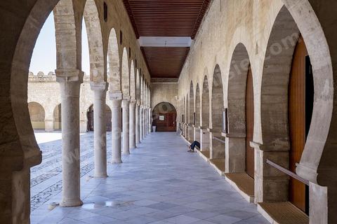 Cour intérieure de la Grande Mosquée de Sousse. Sousse ou la perle du Sahel. 