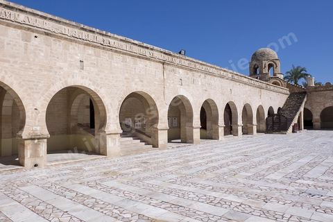 Cour intérieure de la Grande Mosquée de Sousse. Sousse ou la perle du Sahel. 