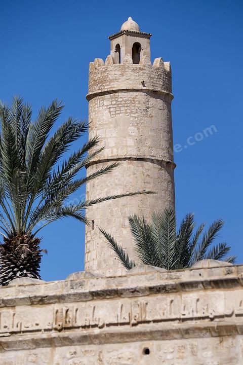 Vue sur le minaret du riabt depuis la cour de la Grande Mosquée de Sousse. Sousse ou la perle du Sahel. 