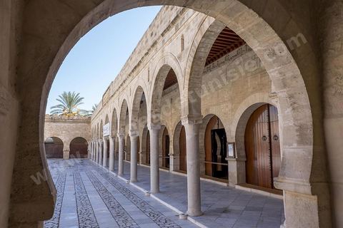 Cour intérieure de la Grande Mosquée de Sousse. Sousse ou la perle du Sahel. 