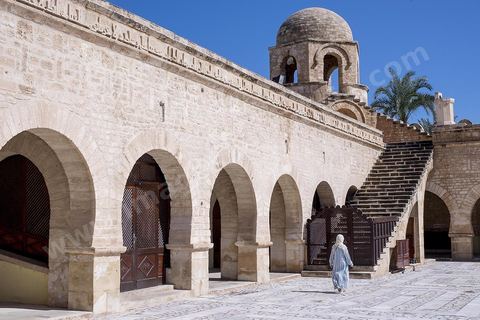 Cour intérieure de la Grande Mosquée de Sousse. Sousse ou la perle du Sahel. 