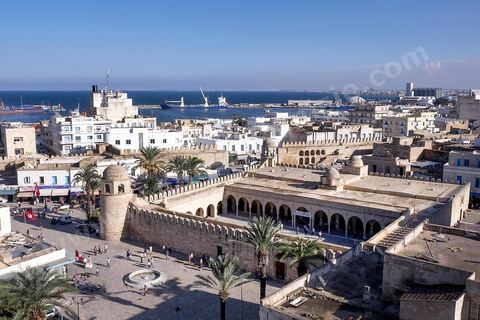Vue sur la Grande mosquée et le port de Sousse depuis le minaret du ribat. Sousse ou la perle du Sahel. 