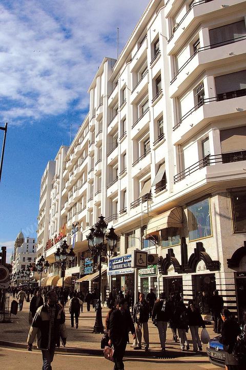 Avenue Habib Bourguiba avec ses immeubles européens à Tunis
