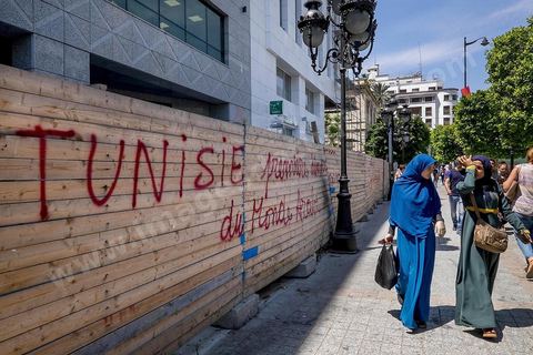 Scenes from everyday life on Habib Bourguiba Avenue