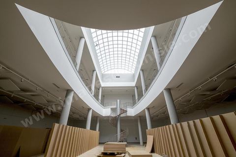 9 mars 2018 : Cité de la Culture à Tunis à quelques jours de son inauguration le 21 mars. Salle d'expositions temporaires.