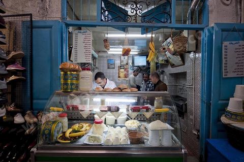 Boutique dasn le souk du quartier Halfaouine dans la medina de Tunis
