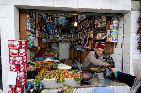Boutique dasn le souk du quartier Halfaouine dans la medina de Tunis
