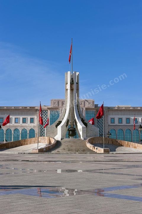 Place de la Kasbah et Mairie de Tunis