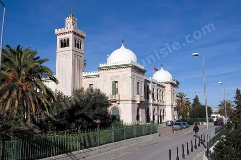 Collège Sadiki près de la place de la Kasbah à Tunis