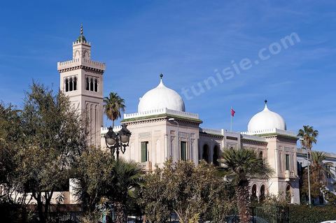 Collège Sadiki près de la place de la Kasbah à Tunis