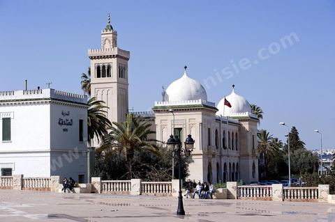 Collège Sadiki près de la place de la Kasbah à Tunis