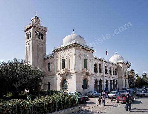 Collège Sadiki près de la place de la Kasbah à Tunis