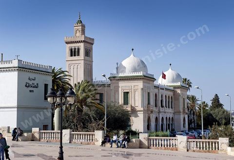 Collège Sadiki près de la place de la Kasbah à Tunis