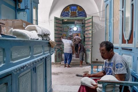 Le souk des chéchias, au coeur de la medina de Tunis, est le programme de rénovation en cours. 