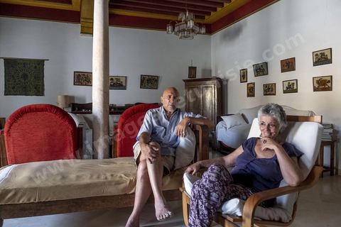 Hatem Ben Milled et son épouse Nozhra Sekik dasn leur maison du quartier populaire Halfaouine de la medina de Tunis