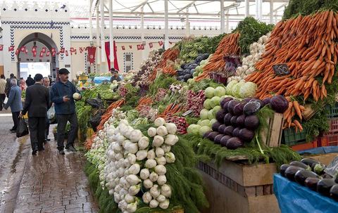 Le marché central de Tunis, marché aux légumes, poissons, fromages, boucheries et épiceries fines