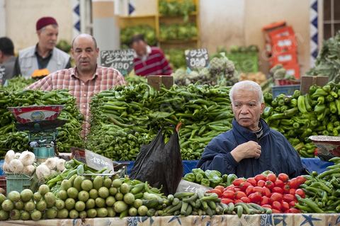 Le marché central de Tunis, marché aux légumes, poissons, fromages, boucheries et épiceries fines