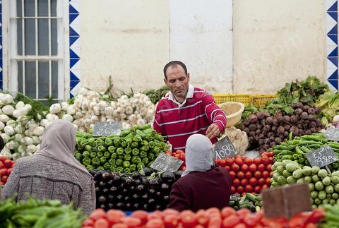 Le marché central de Tunis, marché aux légumes, poissons, fromages, boucheries et épiceries fines
