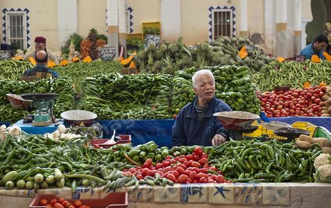 Le marché central de Tunis, marché aux légumes, poissons, fromages, boucheries et épiceries fines