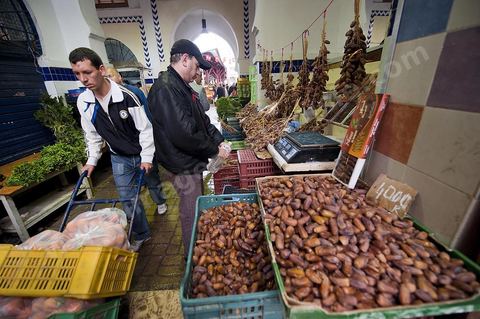 Le marché central de Tunis, marché aux légumes, poissons, fromages, boucheries et épiceries fines