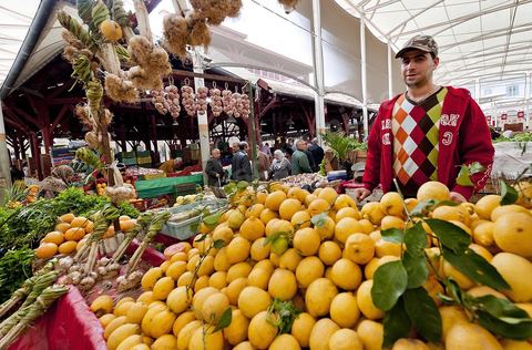 Le marché central de Tunis, marché aux légumes, poissons, fromages, boucheries et épiceries fines