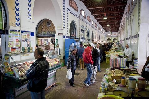 Le marché central de Tunis, marché aux légumes, poissons, fromages, boucheries et épiceries fines