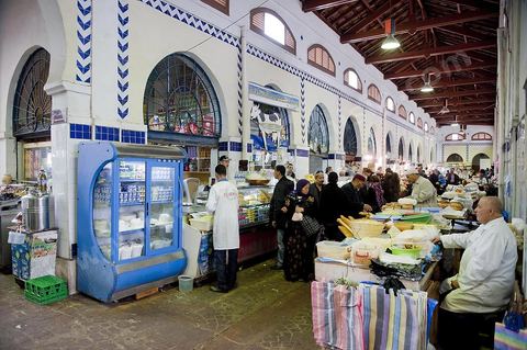 Le marché central de Tunis, marché aux légumes, poissons, fromages, boucheries et épiceries fines