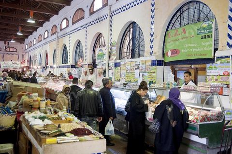 Le marché central de Tunis, marché aux légumes, poissons, fromages, boucheries et épiceries fines