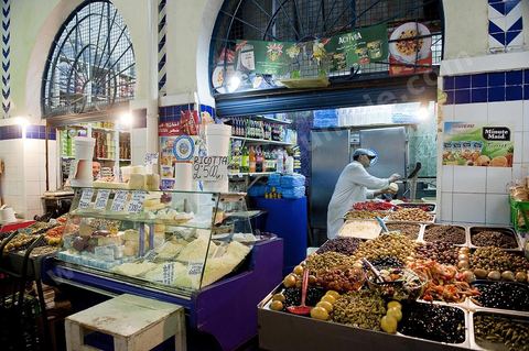 Le marché central de Tunis, marché aux légumes, poissons, fromages, boucheries et épiceries fines