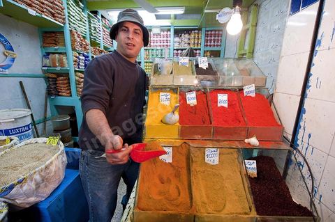 Le marché central de Tunis, marché aux légumes, poissons, fromages, boucheries et épiceries fines