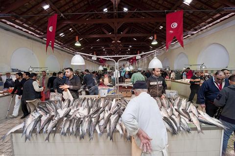 Le marché central de Tunis, marché aux légumes, poissons, fromages, boucheries et épiceries fines
