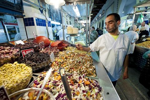 Le marché central de Tunis, marché aux légumes, poissons, fromages, boucheries et épiceries fines