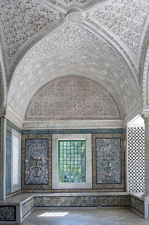 Intérieure de la Koubba du Belvédère après sa restauration - détail des plafonds en stuc
