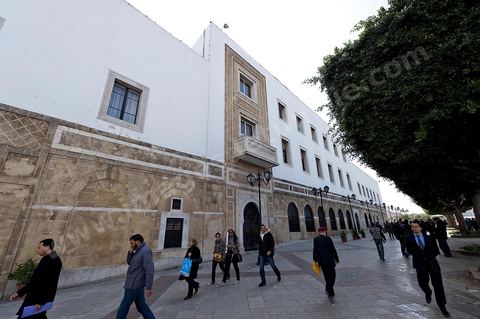 Place du Gouvernement et Palais du Premier Ministère, en haut de la medina de Tunis