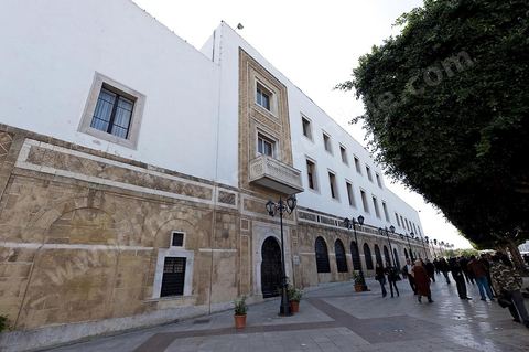 Place du Gouvernement et Palais du Premier Ministère, en haut de la medina de Tunis
