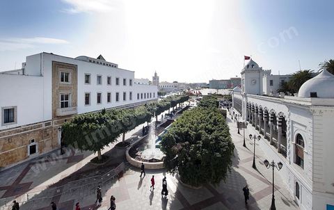 Place du Gouvernement et Palais du Premier Ministère, en haut de la medina de Tunis