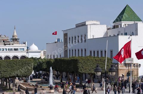 Place du Gouvernement et Palais du Premier Ministère, en haut de la medina de Tunis