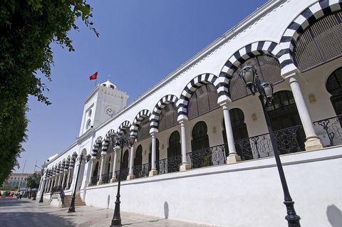 Palais du Ministère des Finances sur la Place du Gouvernement en haut de la medina de Tunis
