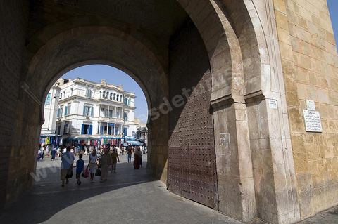 Porte de France et Place de Victoire - entrée nord de la médina de Tunis