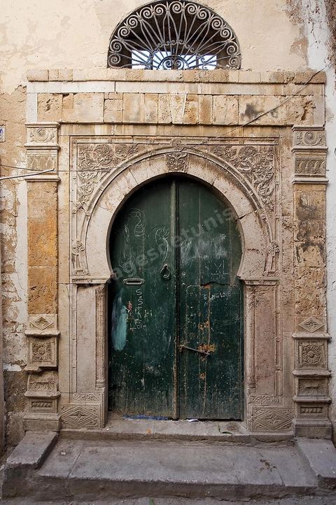 Porte traditionnelle de la medina de Tunis
