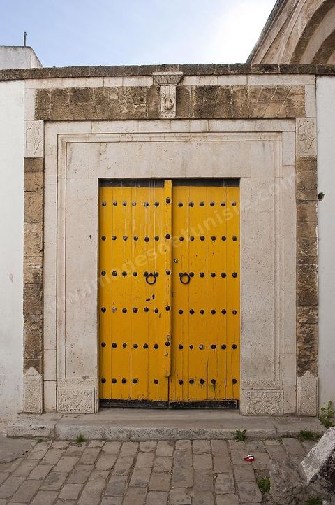 Porte traditionnelle de la medina de Tunis