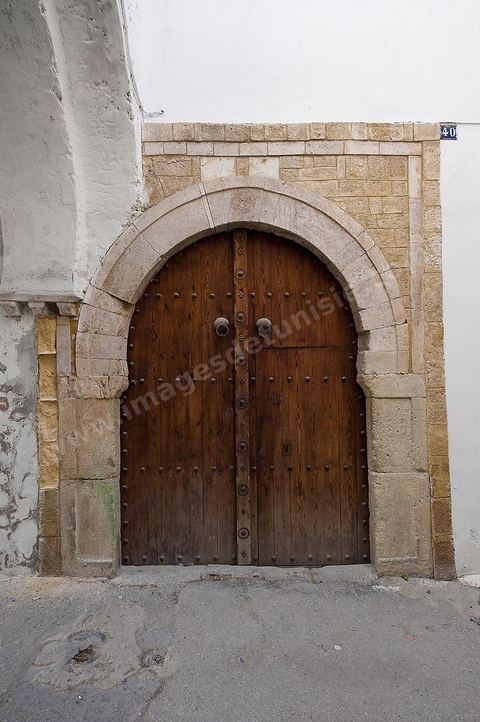 Porte traditionnelle de la medina de Tunis