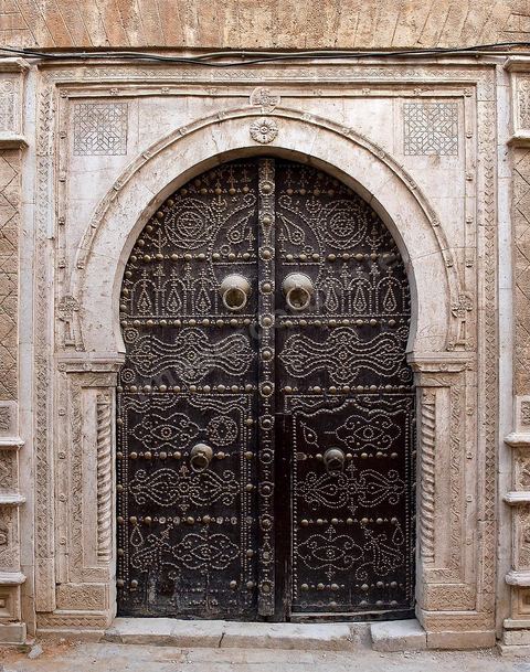 Porte traditionnelle de la medina de Tunis