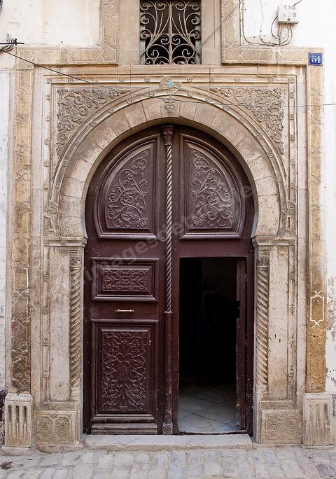 Porte traditionnelle de la medina de Tunis