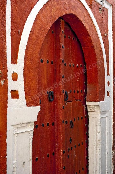 Porte traditionnelle de la medina de Tunis
