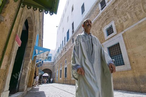 Souk el Bey, entrée du souk des chécias, medina de Tunis