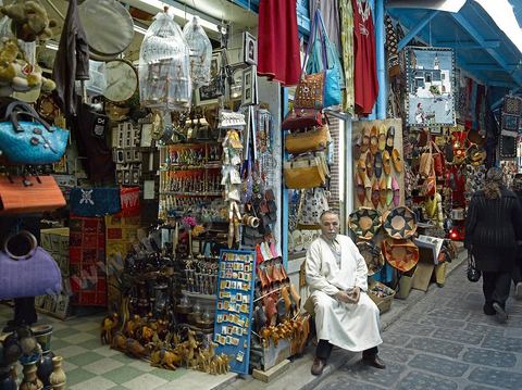 Boutique d'artisanat rue Jamâa Ez Zitouna dasn la medina de Tunis